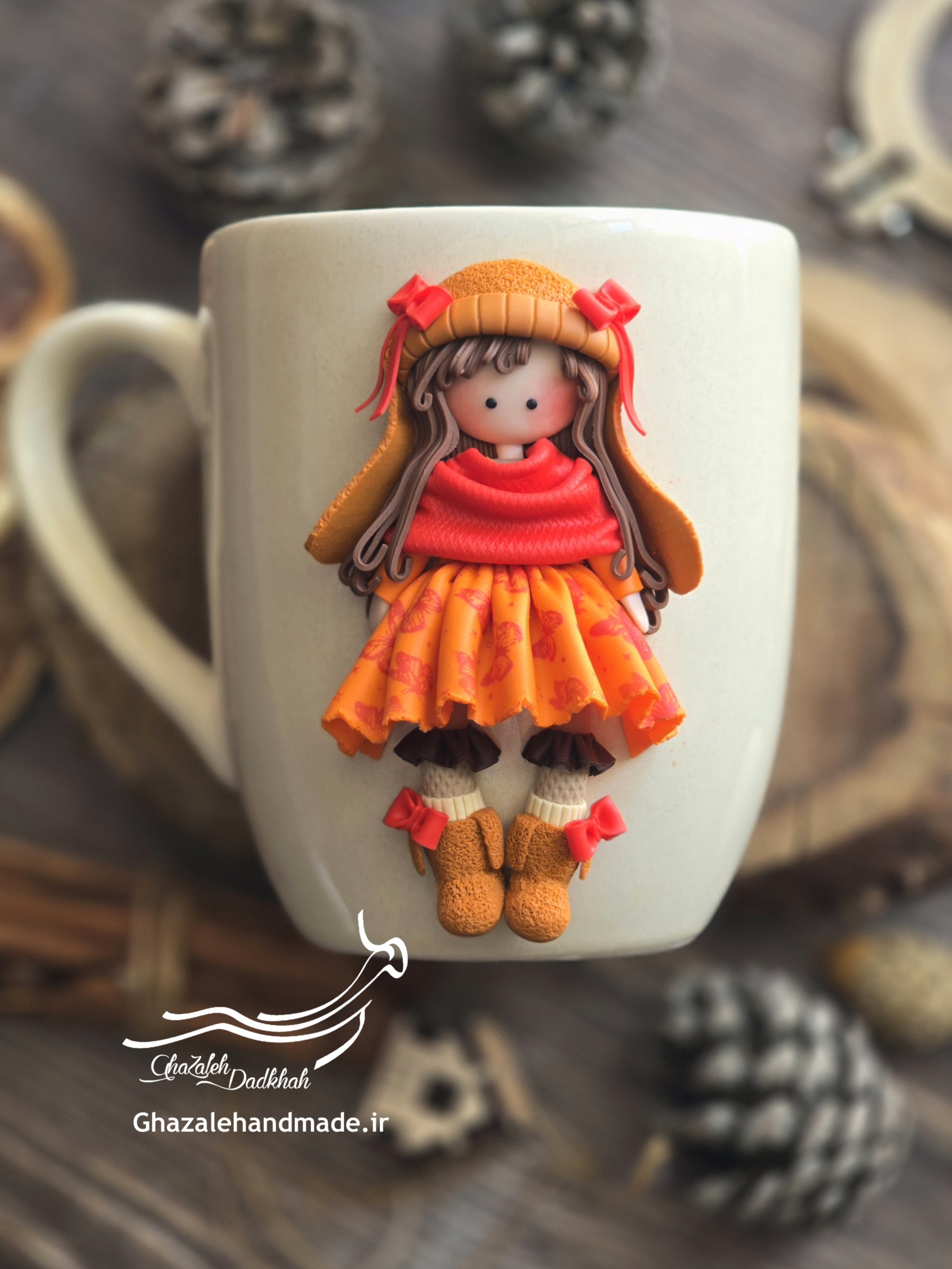 ماگ سرامیکی فیمو مدل دختر پاییزی